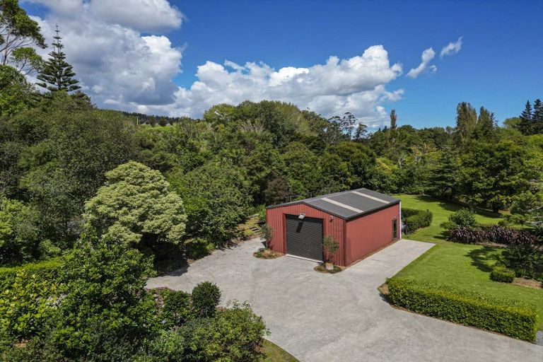 Photo of property in 1074 Peak Road, Helensville, 0875