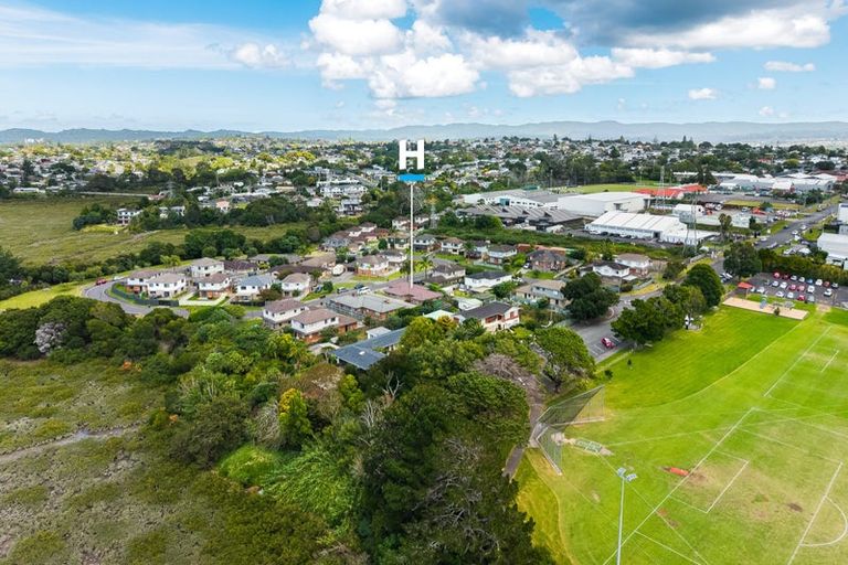 Photo of property in 37 Riverglade Parkway, Te Atatu South, Auckland, 0610