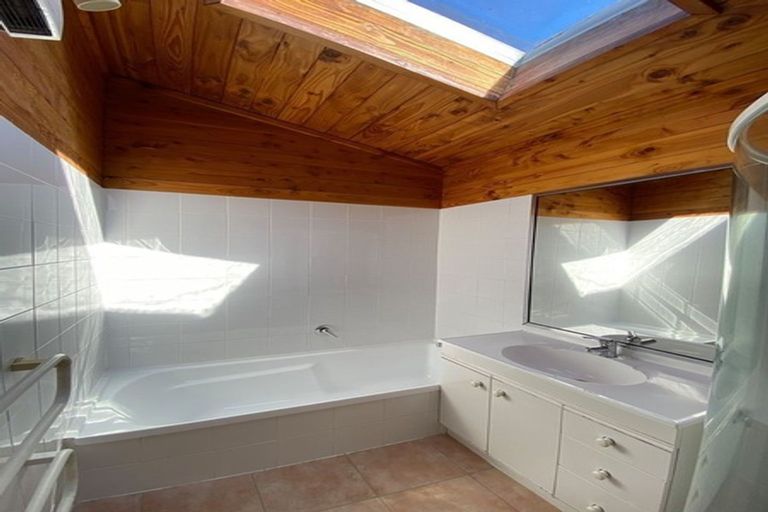 Photo of property in 9a Dennis Road, Papatoetoe, Auckland, 2025