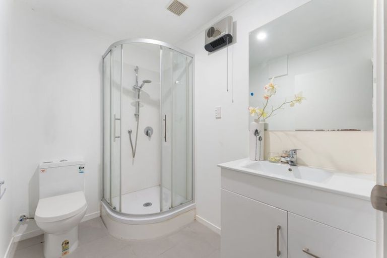 Photo of property in 23 Ravenwood Drive, Forrest Hill, Auckland, 0620