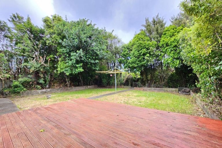 Photo of property in 8 Spenmoor Street, Newlands, Wellington, 6037