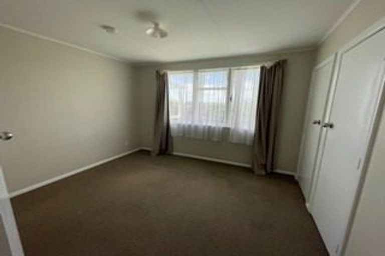 Photo of property in 47 Luckens Road, West Harbour, Auckland, 0618