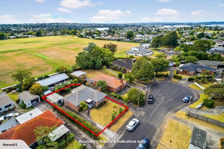 Photo of property in 10 Rixon Place, Te Atatu Peninsula, Auckland, 0610