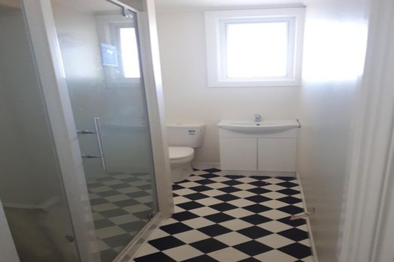 Photo of property in 1/165 Hinemoa Street, Birkenhead, Auckland, 0626