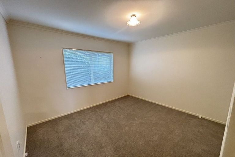 Photo of property in 8 Rosebay Rise, Henderson, Auckland, 0610