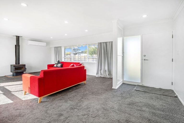 Photo of property in 10 Hollows Crescent, Takaro, Palmerston North, 4412
