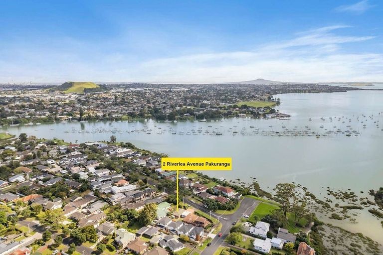 Photo of property in 26 Tamaki Bay Drive, Pakuranga, Auckland, 2010