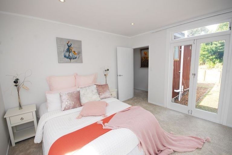 Photo of property in 4 Hollyhock Place, Browns Bay, Auckland, 0630