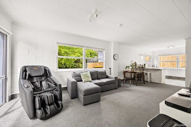 Photo of property in 53 Cyclarama Crescent, Massey, Auckland, 0614