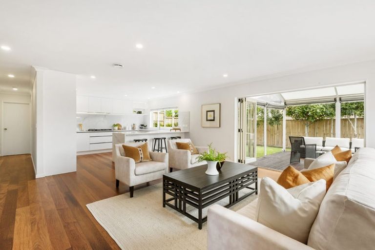 Photo of property in 5 Wye Oak Drive, Schnapper Rock, Auckland, 0632