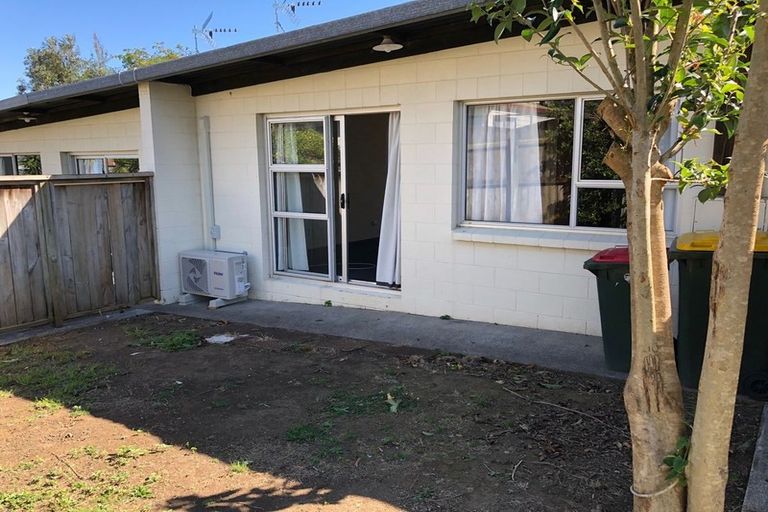 Photo of property in 2/21a Landscape Road, Papatoetoe, Auckland, 2025
