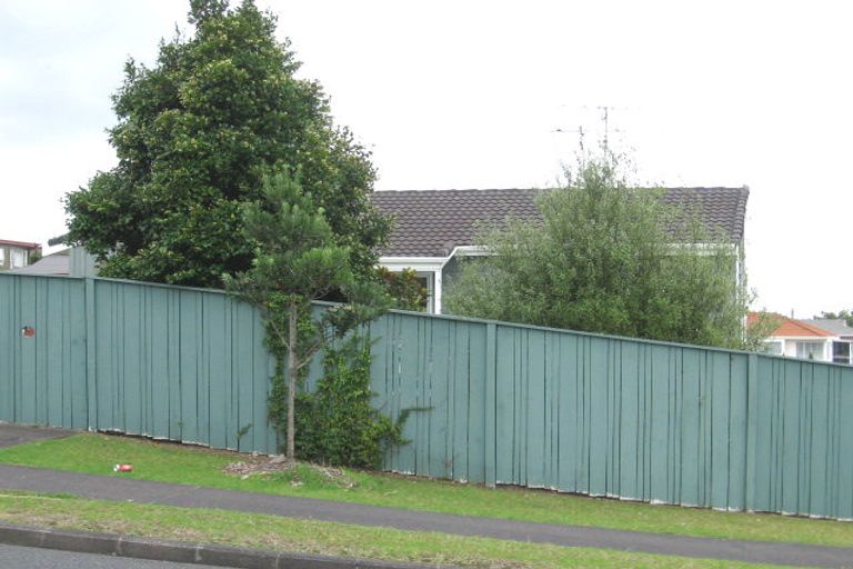 Photo of property in 8 Hassan Drive, Massey, Auckland, 0614