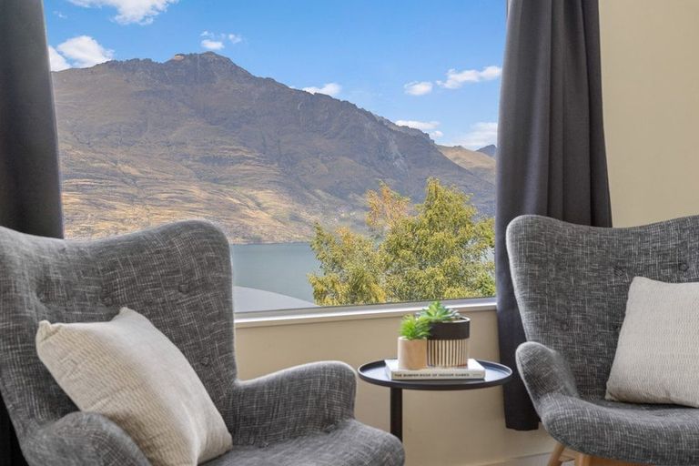 Photo of property in 32 Dart Place, Fernhill, Queenstown, 9300