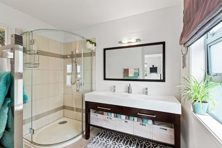 Photo of property in 26a Gladstone Road, Northcote, Auckland, 0627