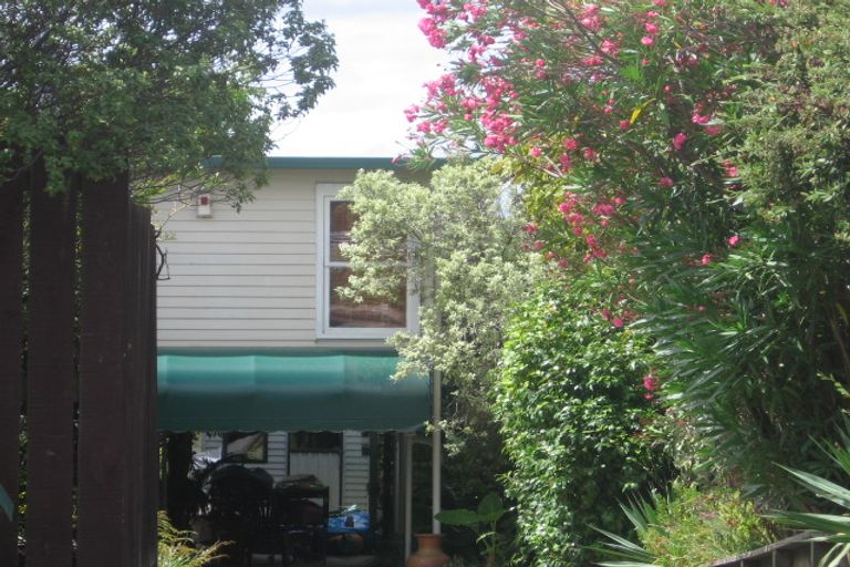 Photo of property in 2/25 Margaret Place, Milford, Auckland, 0620