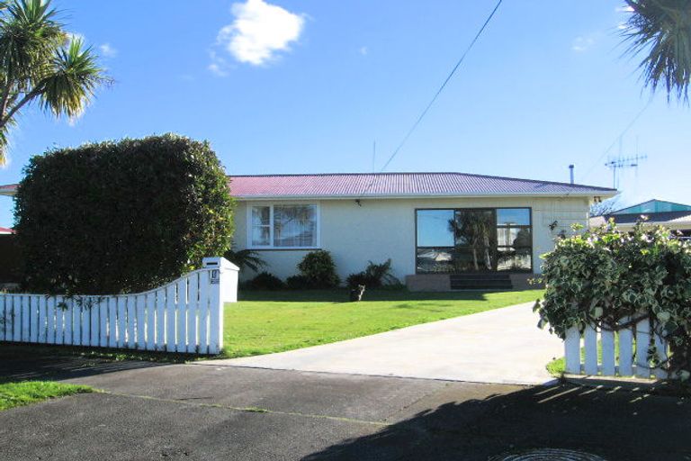Photo of property in 18 Piper Place, Roslyn, Palmerston North, 4414