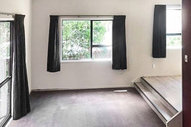 Photo of property in 6 Santiago Crescent, Unsworth Heights, Auckland, 0632