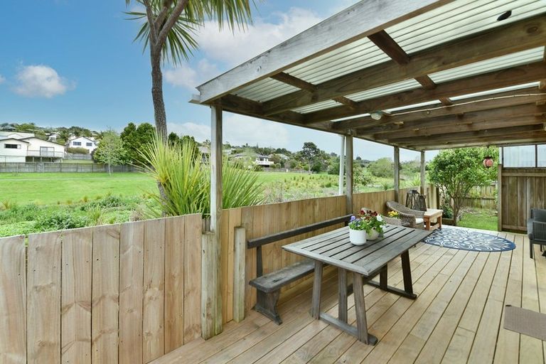 Photo of property in 1/12 Knott Road, Stanmore Bay, Whangaparaoa, 0932