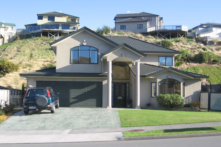 Photo of property in 35 Amesbury Drive, Churton Park, Wellington, 6037