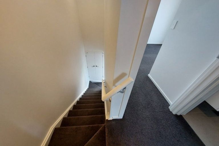 Photo of property in 1/1 Fruitvale Road, New Lynn, Auckland, 0600