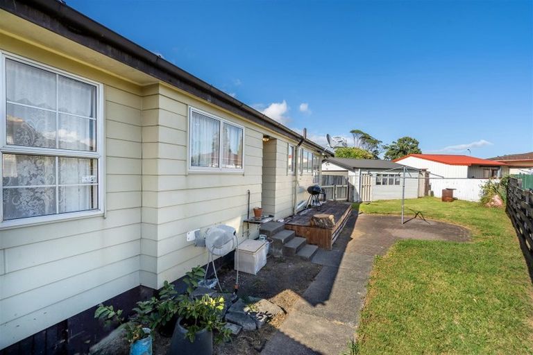 Photo of property in 6 Stella Place, Manurewa, Auckland, 2102