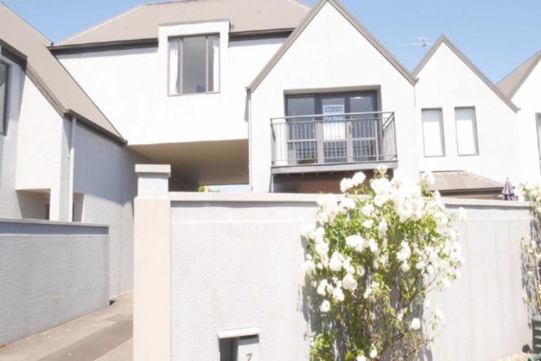 Photo of property in 7 Oakford Close, Riccarton, Christchurch, 8011