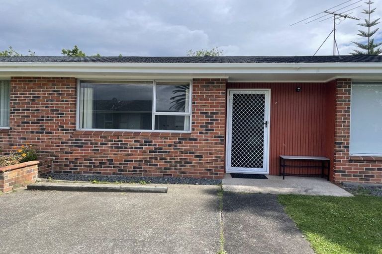 Photo of property in 2/1 Pine Street, New Lynn, Auckland, 0600