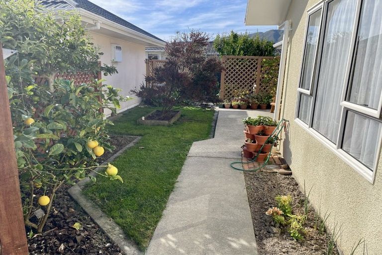Photo of property in 2/26 Whites Line West, Woburn, Lower Hutt, 5010