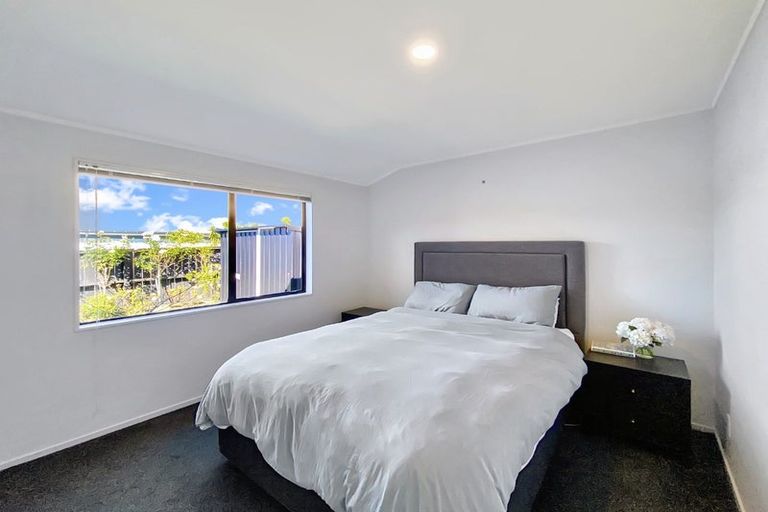 Photo of property in 19a Akoranga Drive, Northcote, Auckland, 0627