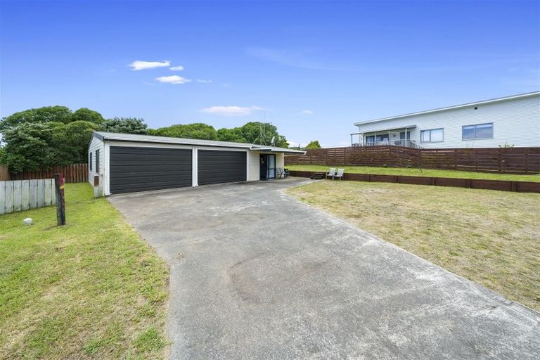 Photo of property in 8 Sylvia Way, Te Horo Beach, Otaki, 5581