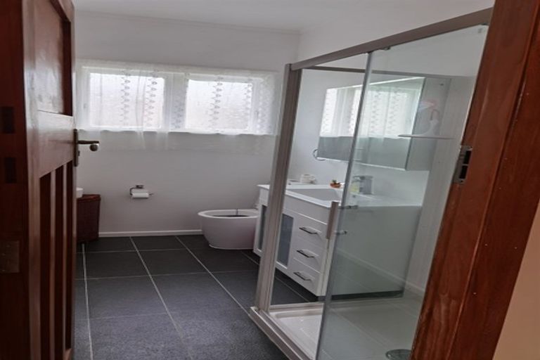 Photo of property in 104 Parkvale Road, Karori, Wellington, 6012
