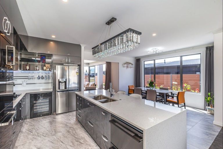 Photo of property in 18 Phoenix Palms Grove, Levin, 5510