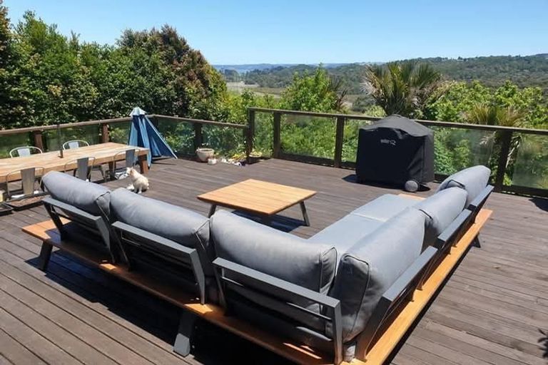 Photo of property in 30 Grendon Road, Titirangi, Auckland, 0604