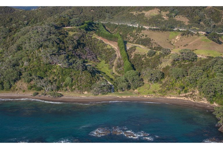 Photo of property in 354 Rockell Road, Whananaki, Hikurangi, 0181