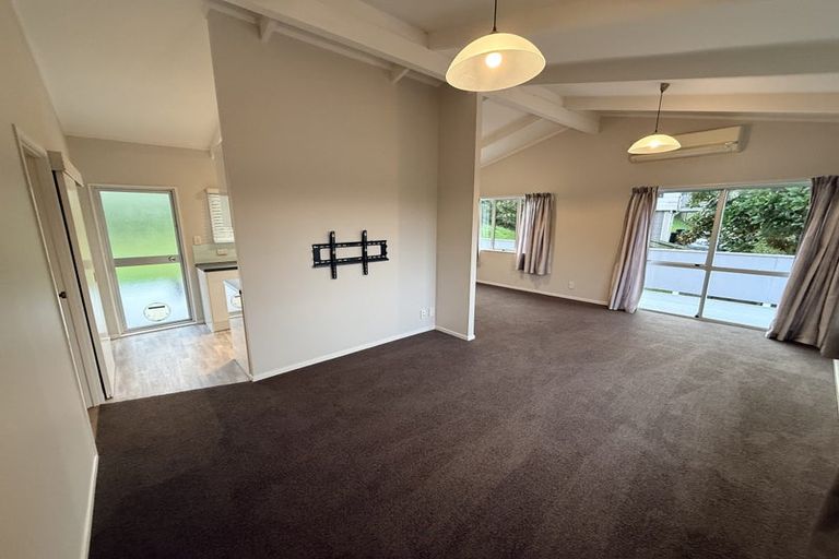 Photo of property in 21 William Hadlow Place, Hatfields Beach, Orewa, 0931