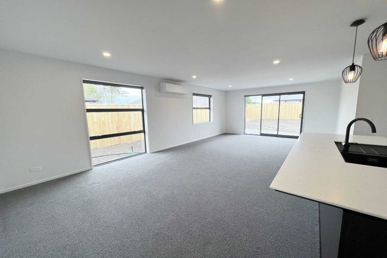 Photo of property in 18 Eileen Way, Rolleston, 7615