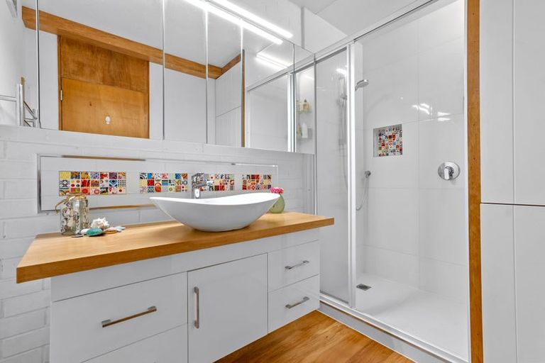 Photo of property in Seaview Apartments, 10/64 Milford Road, Milford, Auckland, 0620