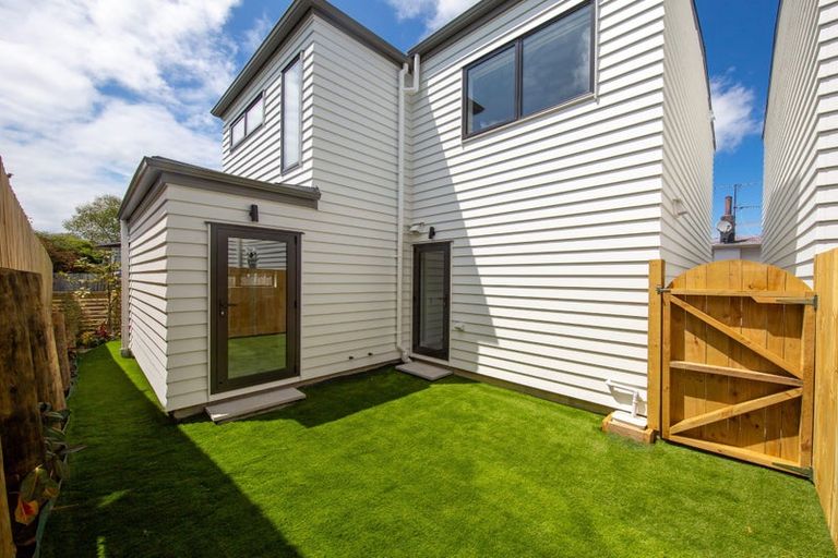 Photo of property in 47a Gossamer Drive, Pakuranga Heights, Auckland, 2010