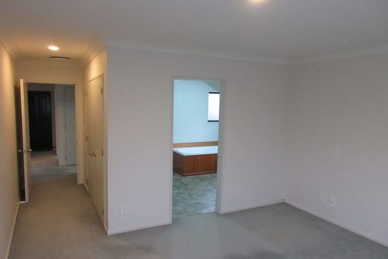 Photo of property in 15u6 Glanmire Road, Newlands, Wellington, 6037