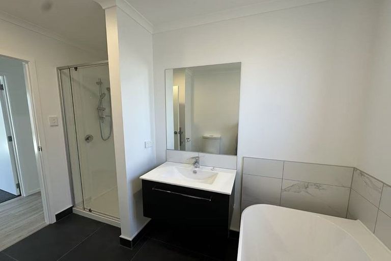 Photo of property in 10 Enchantment Lane, Karaka, Papakura, 2113