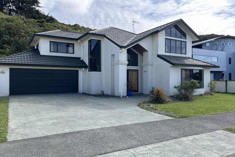 Photo of property in 12 Waterhouse Drive, Brooklyn, Wellington, 6021