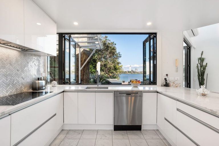 Photo of property in 3/76 Shakespeare Road, Milford, Auckland, 0620