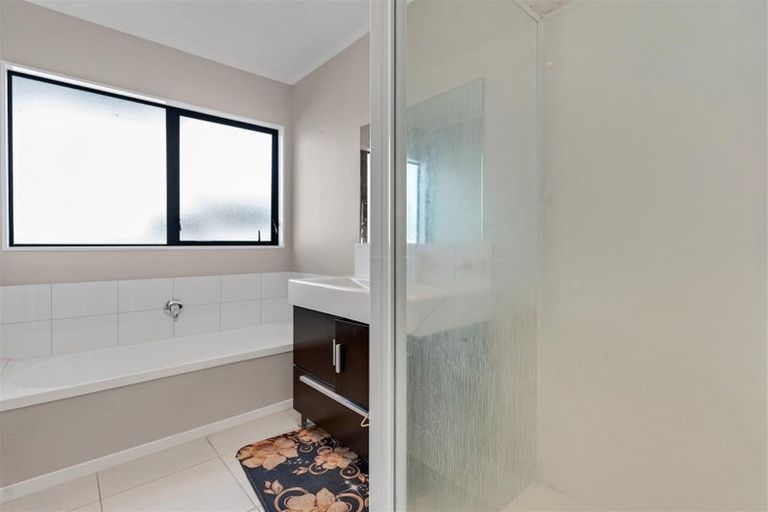 Photo of property in 58a Tironui Road, Takanini, 2112