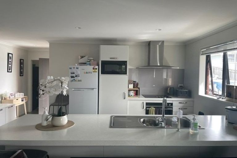 Photo of property in 129 Tidal Road, Mangere, Auckland, 2022