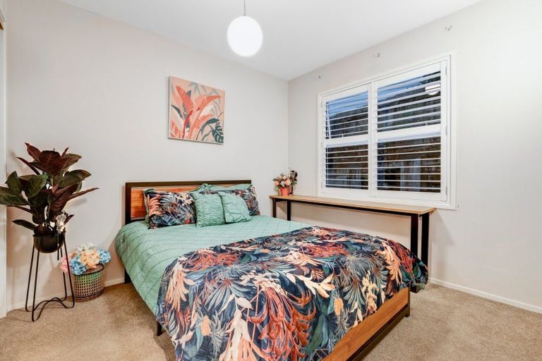 Photo of property in 21 Grand Drive, Orewa, 0931