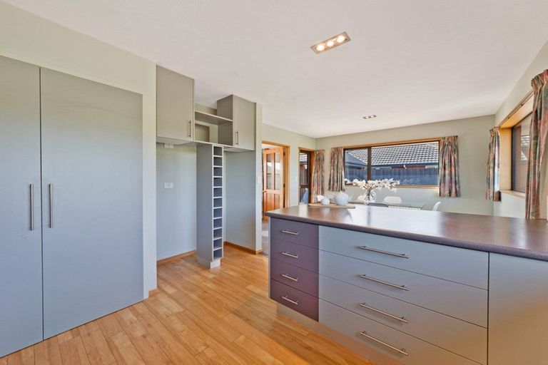 Photo of property in 7 Thicket Close, Redwood, Christchurch, 8051