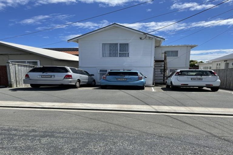 Photo of property in 55 Endeavour Street, Lyall Bay, Wellington, 6022