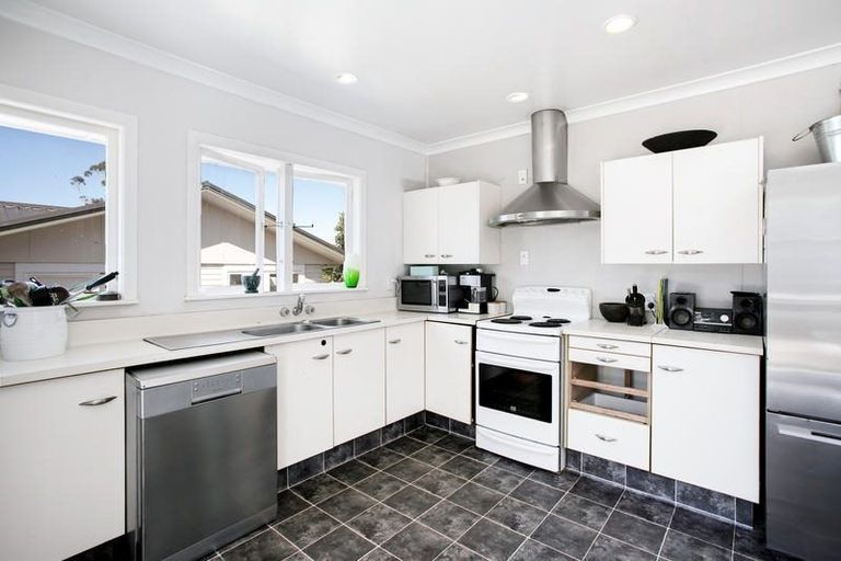 Photo of property in 42 Hilling Street, Titirangi, Auckland, 0604