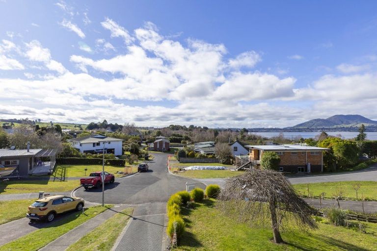Photo of property in 11 Earle Place, Acacia Bay, Taupo, 3330