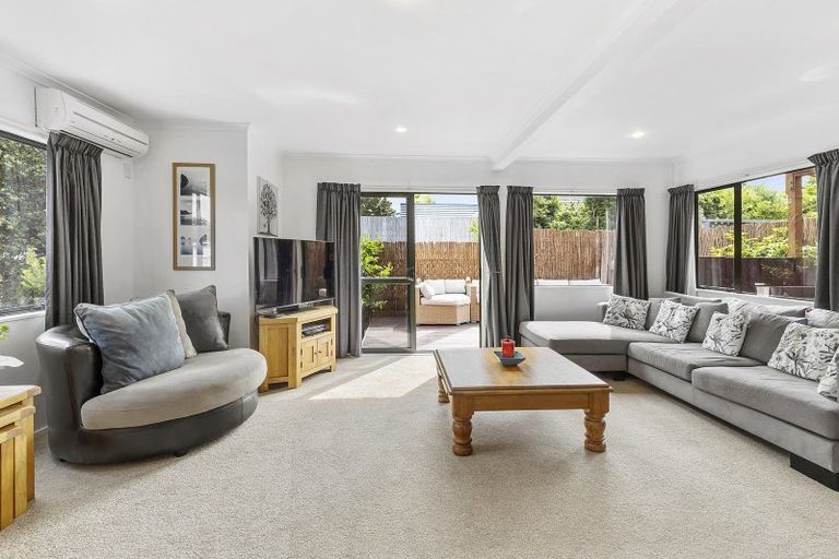 Photo of property in 49u3 Ranui Terrace, Tawa, Wellington, 5028